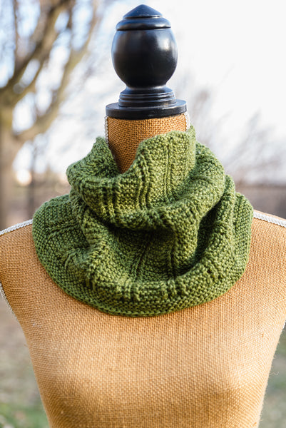 Garter & Lace Cowl Knitting Pattern