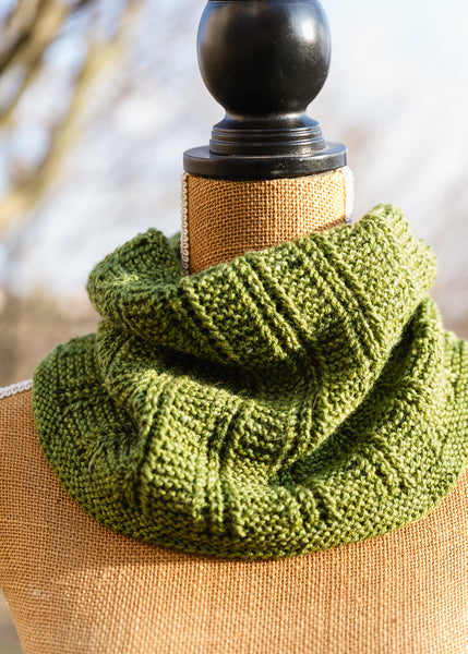 Garter & Lace Cowl Knitting Pattern