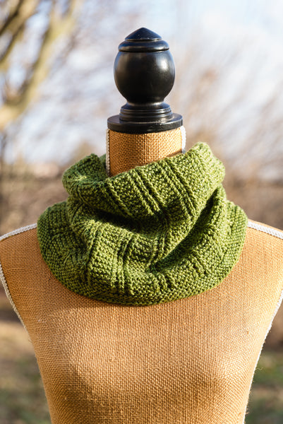 Garter & Lace Cowl Knitting Pattern