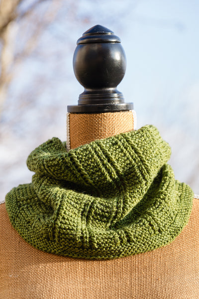 Garter & Lace Cowl Knitting Pattern