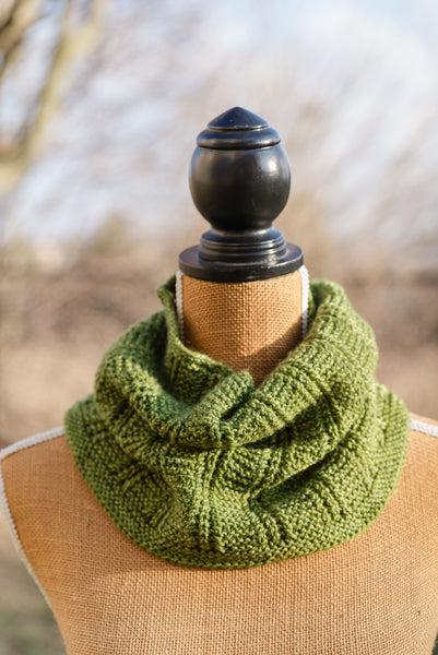 Garter & Lace Cowl Knitting Pattern