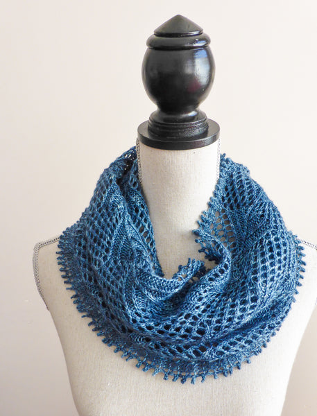 Inifinity lace cowl knitting pattern
